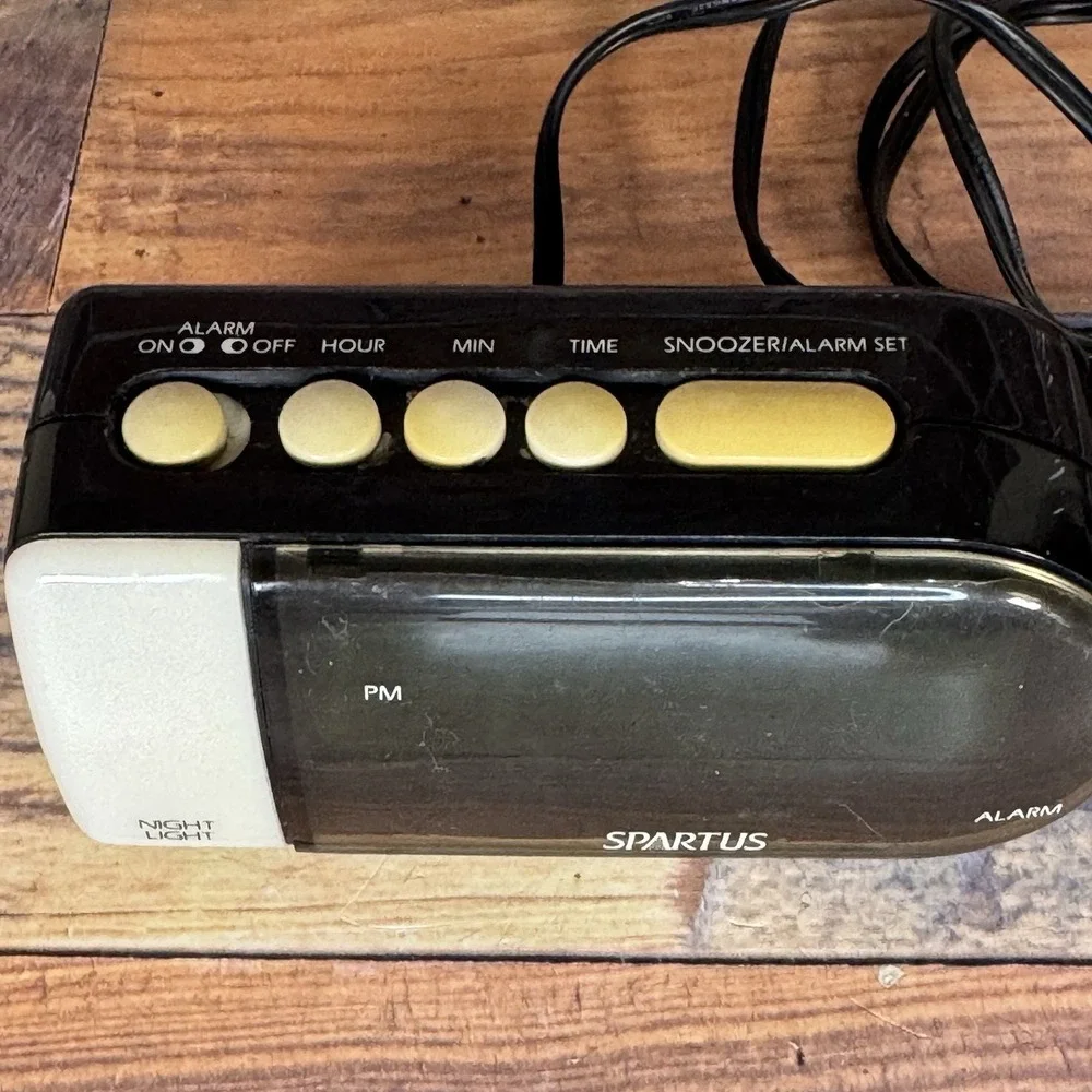 Vtg Spartus 1192 Digital Alarm Clock‎ Night Light Plug In Green Display  TESTED